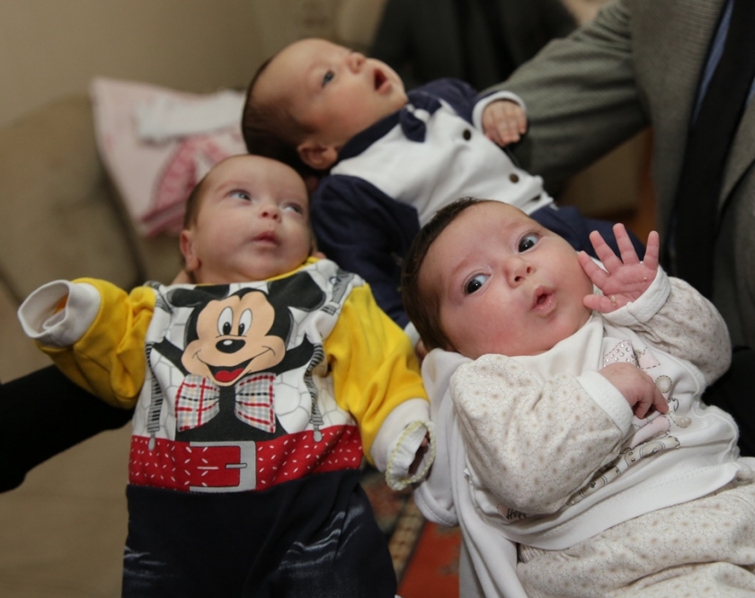 ÇOLAKBAYRAKDAR ÇİFTİ ÜÇÜZ BEBEK ZİYARETİNDE