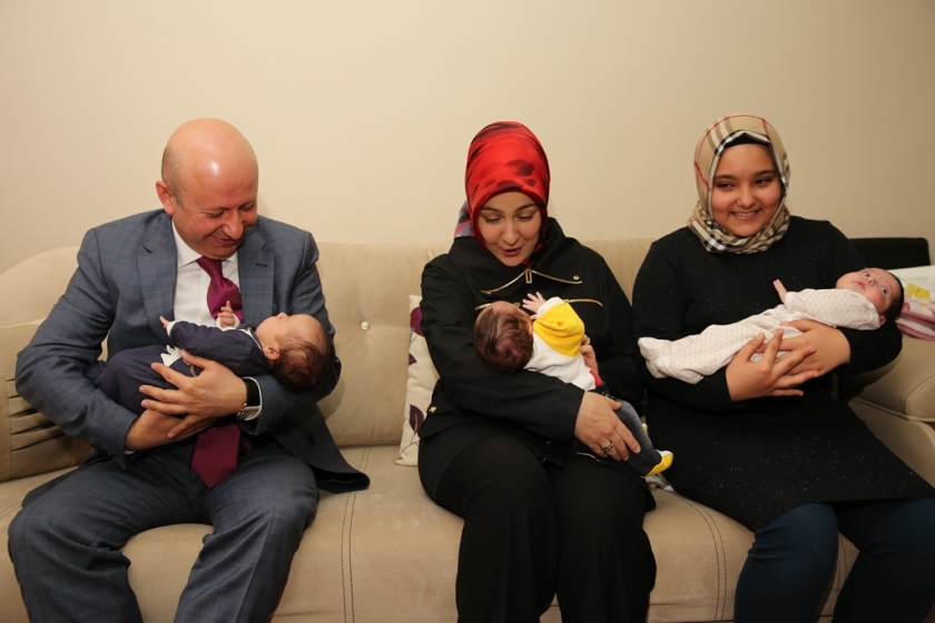 ÇOLAKBAYRAKDAR ÇİFTİ ÜÇÜZ BEBEK ZİYARETİNDE