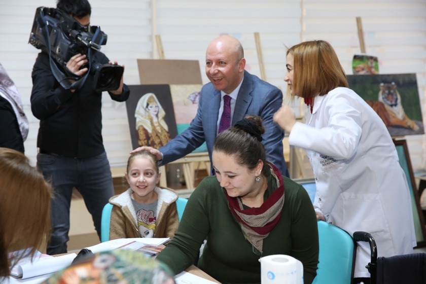ÇOLAKBAYRAKDAR ÇİFTİNDEN KADINLARA BÜYÜK JEST