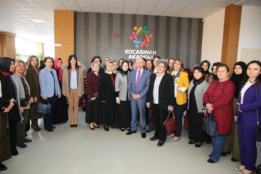 ÇOLAKBAYRAKDAR ÇİFTİNDEN KADINLARA BÜYÜK JEST