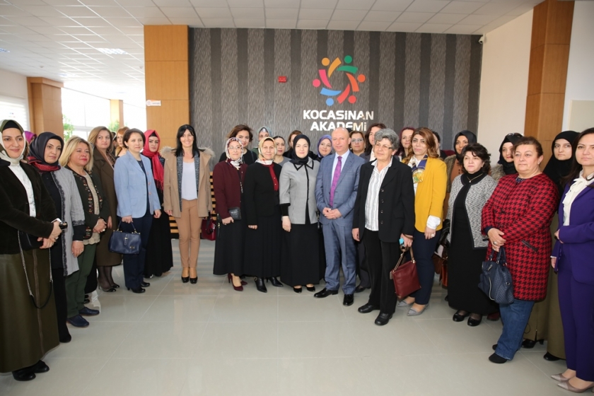 ÇOLAKBAYRAKDAR ÇİFTİNDEN KADINLARA BÜYÜK JEST