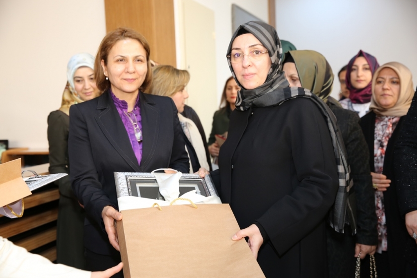 PROTOKOL EŞLERİNDEN KOCASİNAN AKADEMİYE TAM NOT