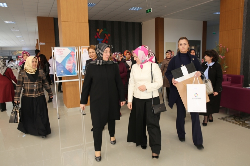 PROTOKOL EŞLERİNDEN KOCASİNAN AKADEMİYE TAM NOT