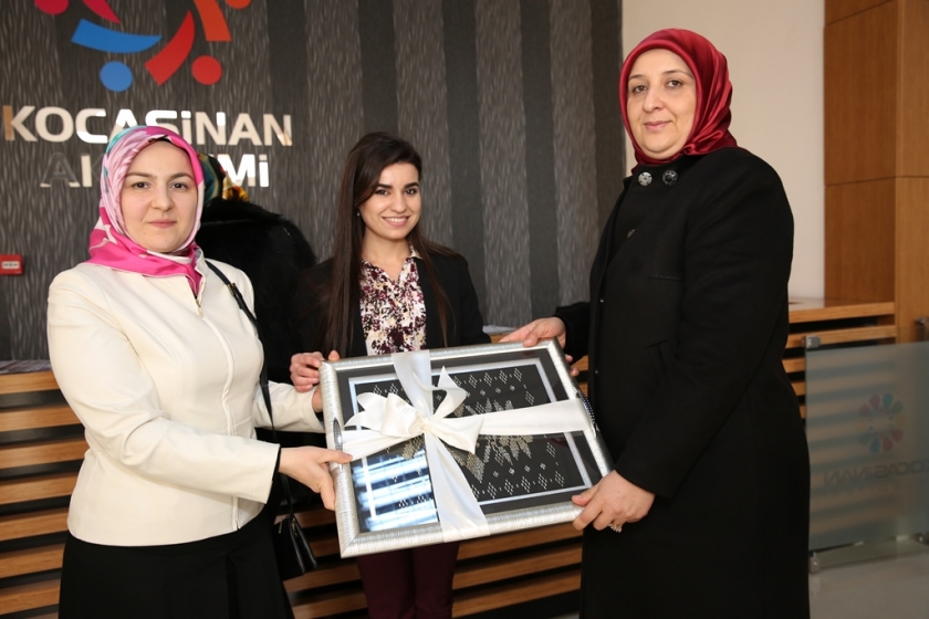 PROTOKOL EŞLERİNDEN KOCASİNAN AKADEMİYE TAM NOT