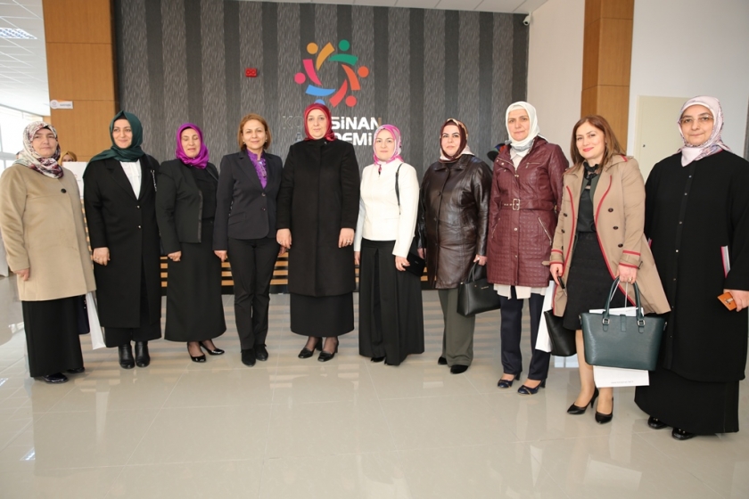 PROTOKOL EŞLERİNDEN KOCASİNAN AKADEMİYE TAM NOT