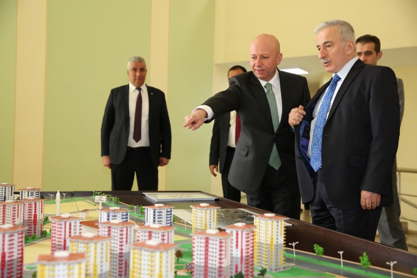 ÇOLAKBAYRAKDAR VALI KAMÇI’YA PROJELERİNİ ANLATTI