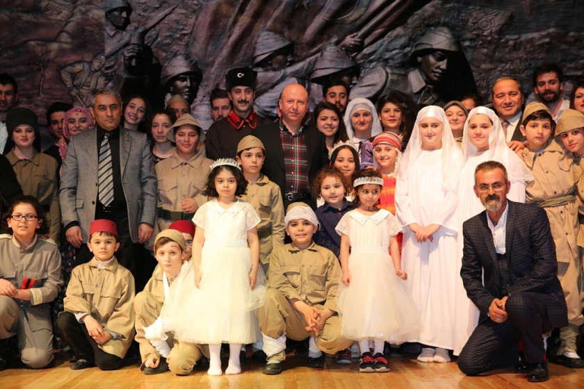 KOCASİNAN AKADEMİ TİYATRO KULÜBÜ PERDELERİNİ AÇTI