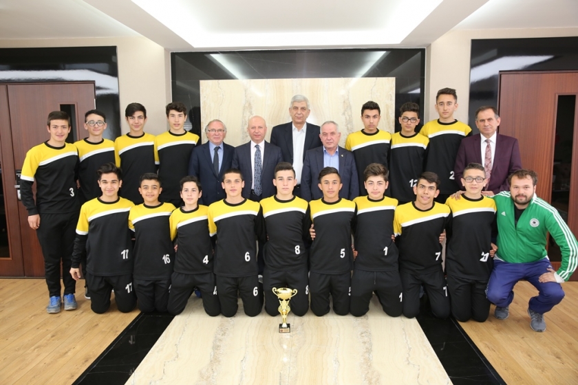 KAYSERİ ŞAMPİYONU BAŞKAN ÇOLAKBAYRAKDAR’I ZİYARET ETTİ