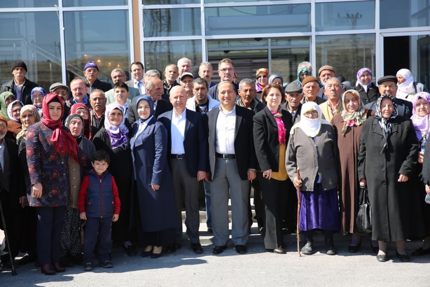 ÇOLAKBAYRAKDAR ÇİFTİ, YAŞLILARI MARİNA’DA AĞIRLADI