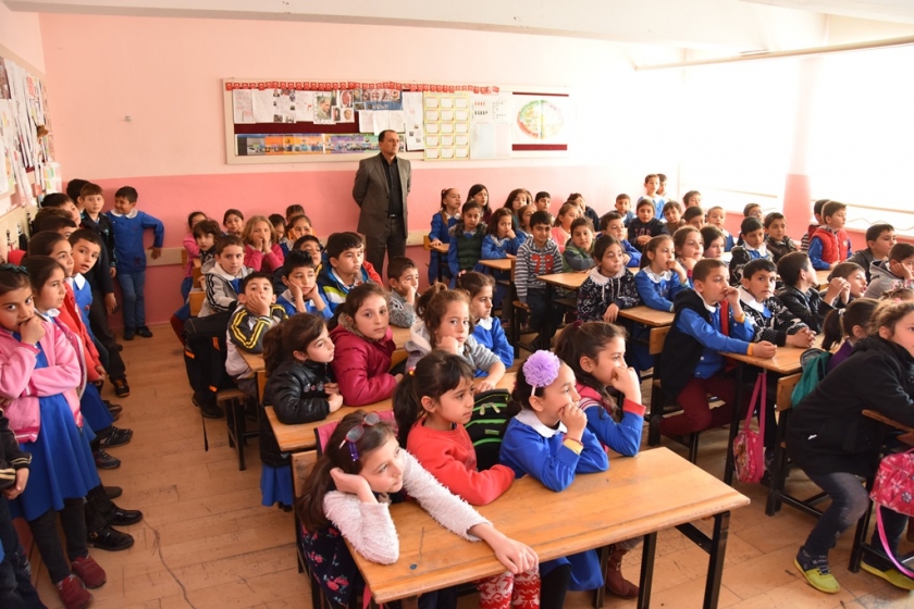 KOCASİNAN BELEDİYESİ ÖĞRENCİLERE GERİ DÖNÜŞÜMÜ ANLATIYOR