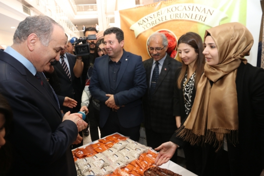 BAKAN FARUK ÖZLÜ, KOCASİNAN BELEDİYESİ STANDINDA