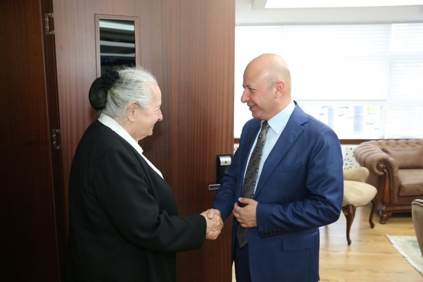 BAŞKAN ÇOLAKBAYRAKDAR, TİMSAL KARABEKİR’İ MİSAFİR ETTİ 