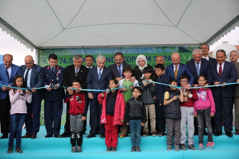 ÇOLAKBAYRAKDAR, “İLÇENİN YEŞİL DOKUSUNU, DÜNYA NORMLARININ ÜZERİNE ÇIKARTTIK”