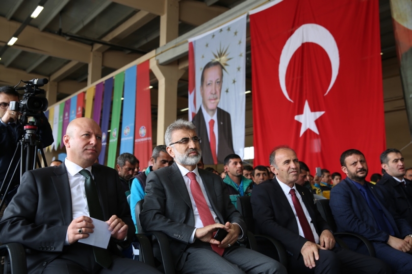 KOCASİNAN İŞÇİLERİNDEN ‘ÇOLAKBAYRAKDAR’ TEZAHÜRATI
