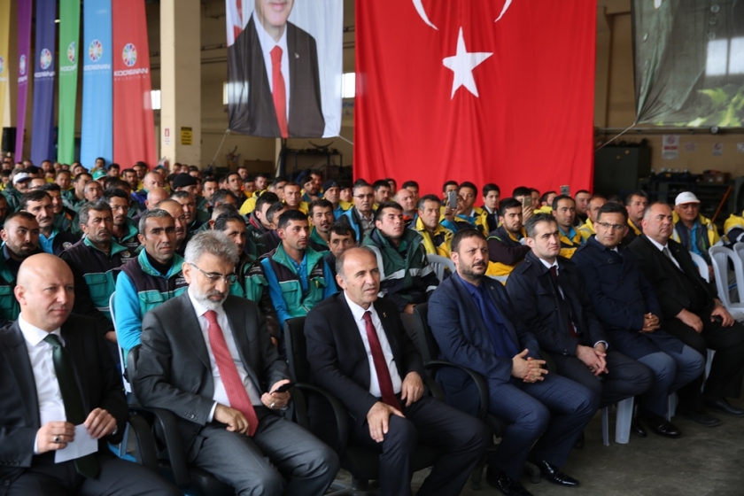 KOCASİNAN İŞÇİLERİNDEN ‘ÇOLAKBAYRAKDAR’ TEZAHÜRATI