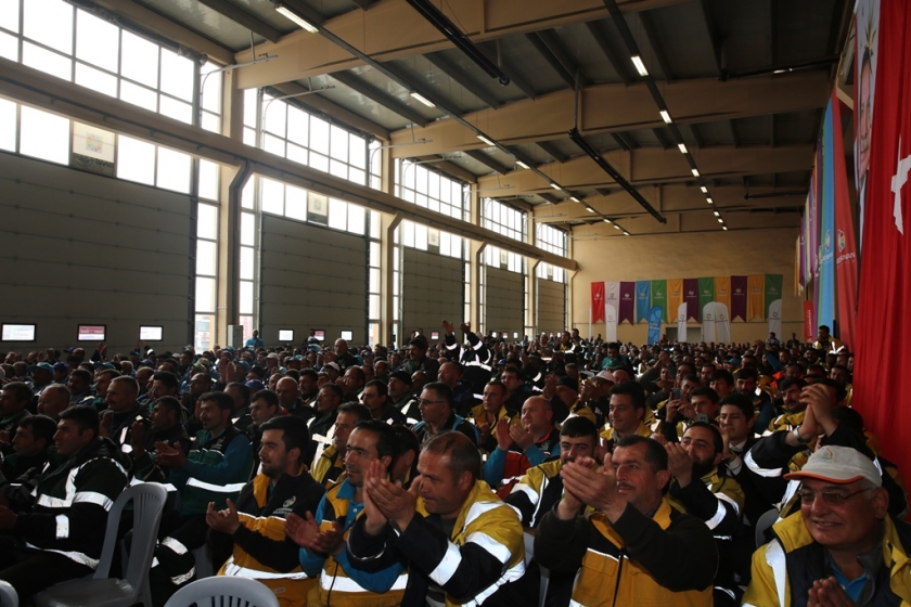 KOCASİNAN İŞÇİLERİNDEN ‘ÇOLAKBAYRAKDAR’ TEZAHÜRATI