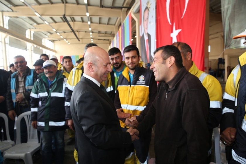 KOCASİNAN İŞÇİLERİNDEN ‘ÇOLAKBAYRAKDAR’ TEZAHÜRATI