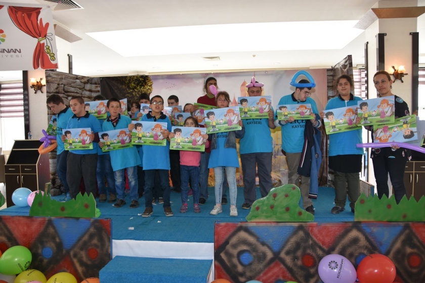 KOCASİNANDA ÇOCUK OLMAK BİR BAŞKA GÜZEL