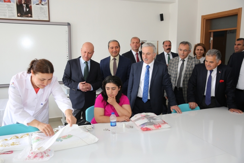ÇOLAKBAYRAKDAR, VALİ KAMÇI’YA KOCASİNAN AKADEMİYİ TANITTI