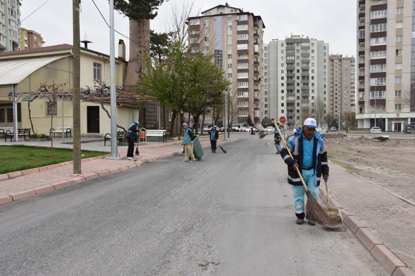 DAHA SAĞLIKLI ÇEVRE İÇİN KOCASİNAN’DA TEMİZLİK SEFERBERLİĞİ