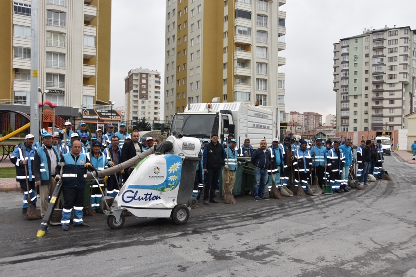 DAHA SAĞLIKLI ÇEVRE İÇİN KOCASİNAN’DA TEMİZLİK SEFERBERLİĞİ