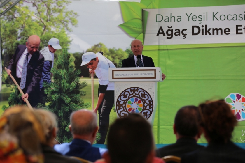 ÇOLAKBAYRAKDAR, ŞİMDİ DE ÜNİVERSİTE ÖĞRENCİLERİYLE BİRLİKTE AĞAÇ DİKTİ
