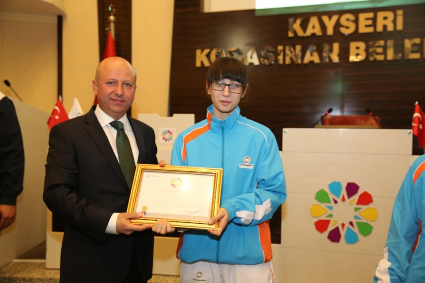 KOCASİNAN BELEDİYE MECLİSİ, BAŞARILI SPORCULARI ÖDÜLLENDİRDİ