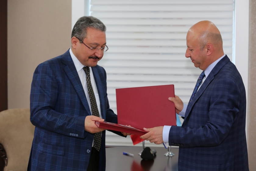 BAŞKAN ÇOLAKBAYRAKDAR, YENİ ÇALIŞMALAR İÇİN İMZA ATTI