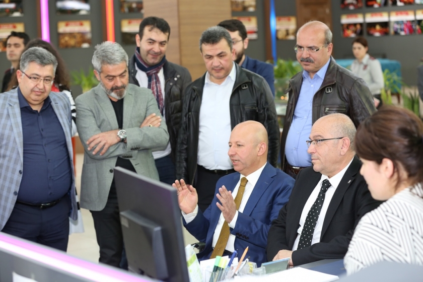 AK PARTİ İL YÖNETİMİ’NDEN BAŞKAN ÇOLAKBAYRAKDAR’A TEŞEKKÜR ZİYARETİ