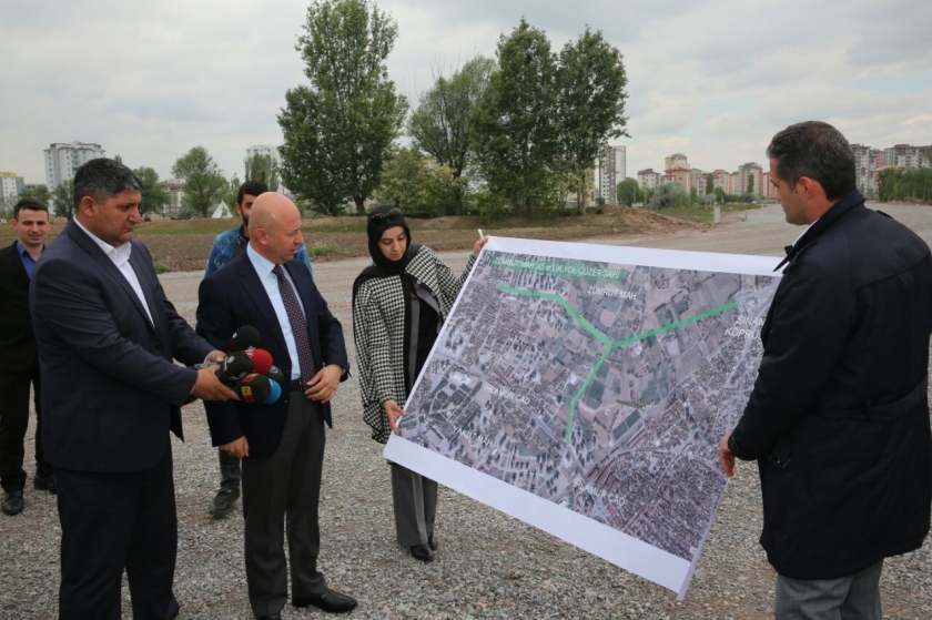 ÇOLAKBAYRAKDAR’DAN BRİFİNG ALAN GAZETECİLERİN DİKİLİ AĞAÇLARI OLDU