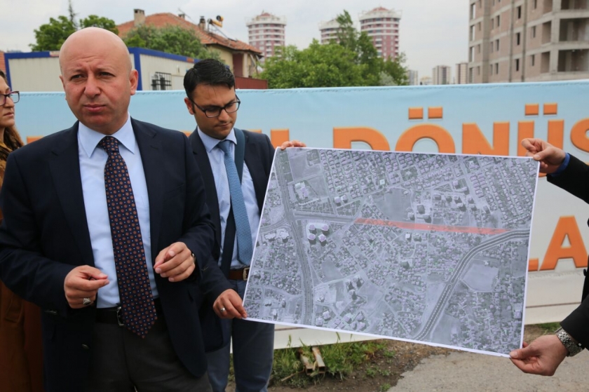 ÇOLAKBAYRAKDAR’DAN BRİFİNG ALAN GAZETECİLERİN DİKİLİ AĞAÇLARI OLDU
