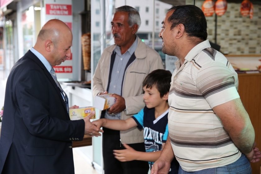 KOCASİNAN’DA ASKIDA İFTARLIK YÜZLERİ GÜLDÜRÜYOR