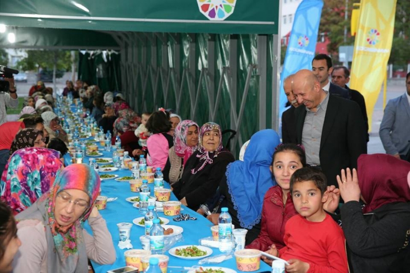 BAŞKAN ÇOLAKBAYRAKDAR İFTARI ZİYA GÖKALP SAKİNLERİYLE AÇTI