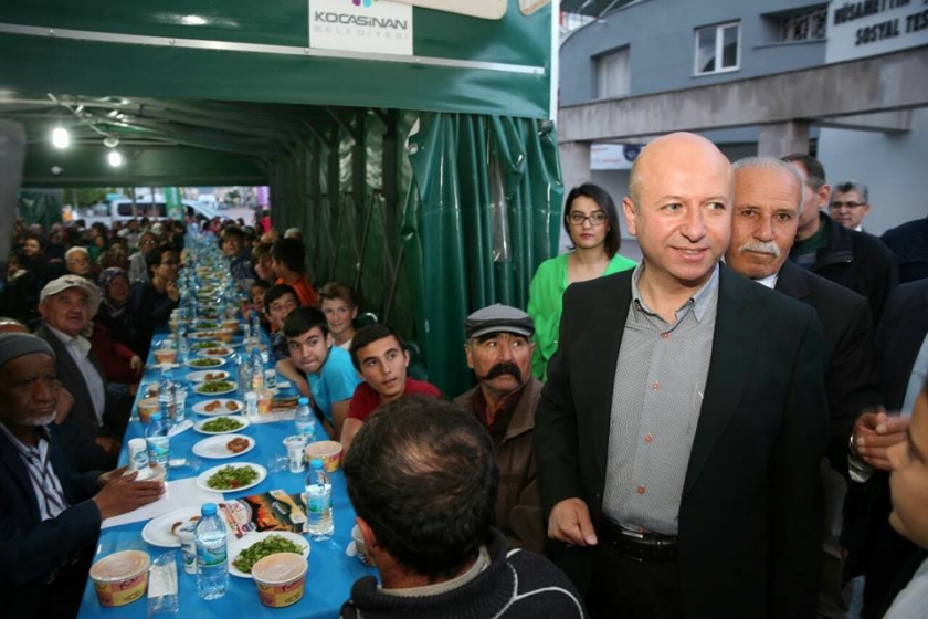 BAŞKAN ÇOLAKBAYRAKDAR İFTARI ZİYA GÖKALP SAKİNLERİYLE AÇTI