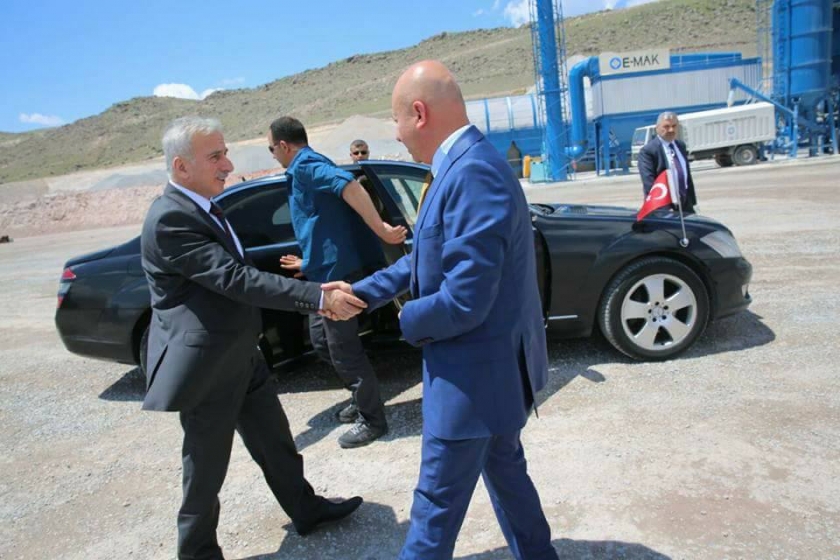 BAŞKAN ÇOLAKBAYRAKDAR, VALİ KAMÇI VE BAŞKAN ÇELİK’E ASFALT PLENTİ’Nİ TANITTI
