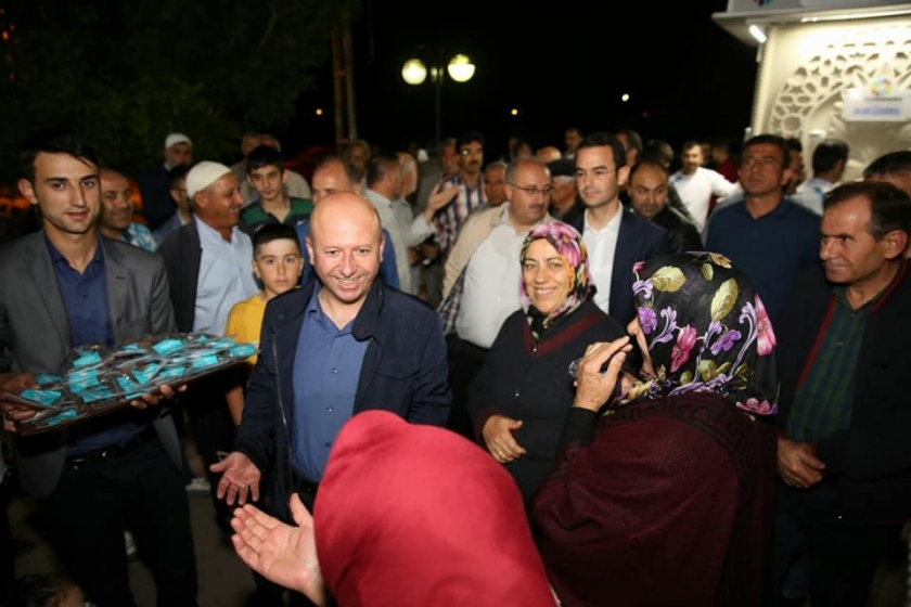 HİLAL SAKİNLERİ İFTARI ÇOLAKBAYRAKDAR ÇİFTİYLE AÇTI