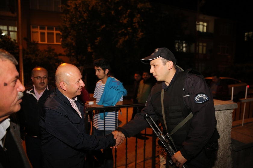 BAŞKAN ÇOLAKBAYRAKDAR, İFTAR SONRASI POLİSLERİ ZİYARET ETTİ