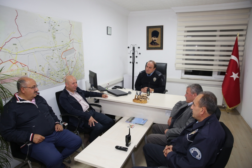 BAŞKAN ÇOLAKBAYRAKDAR, İFTAR SONRASI POLİSLERİ ZİYARET ETTİ