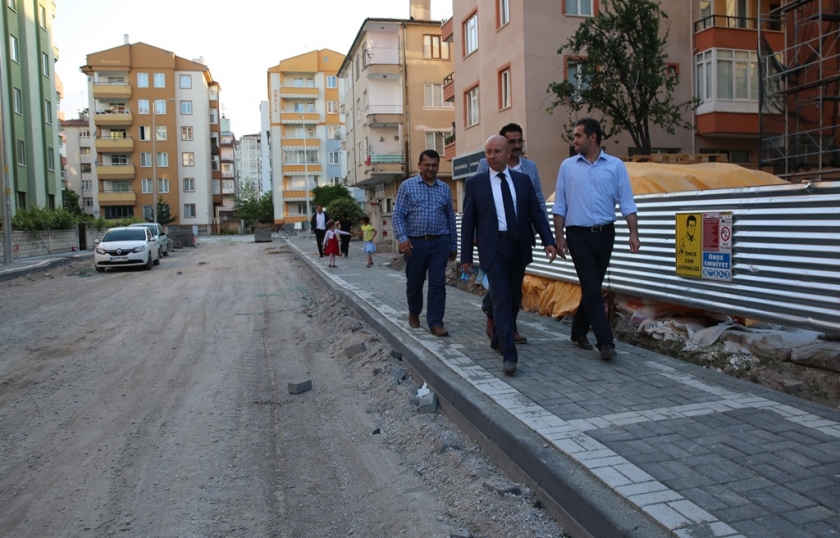 FEVZİ ÇAKMAK MAHALLESİ’NDE CADDE VE KALDIRIMLAR YENİLENİYOR