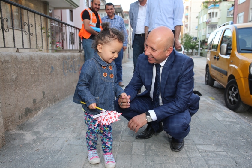 FEVZİ ÇAKMAK MAHALLESİ’NDE CADDE VE KALDIRIMLAR YENİLENİYOR
