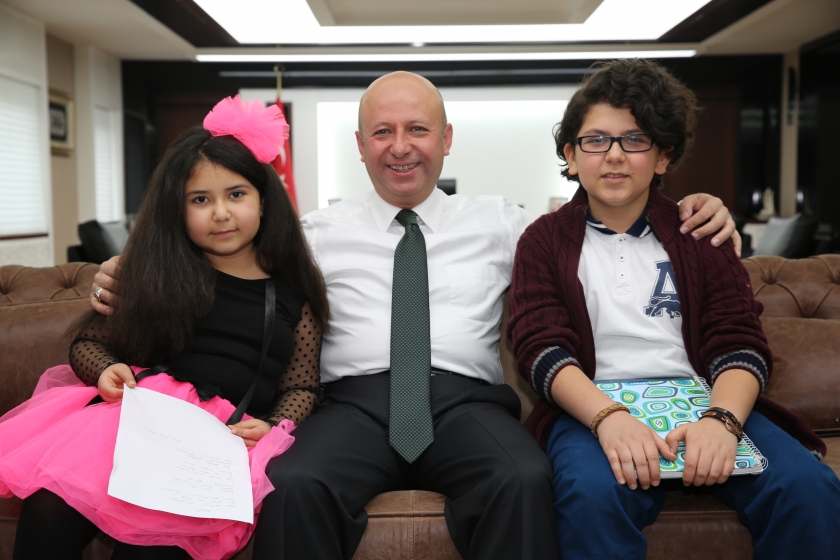 KOCASİNAN’IN ÇOCUK ŞAİRLERİ BAŞKAN ÇOLAKBAYRAKDAR’IN MAKAMINDA