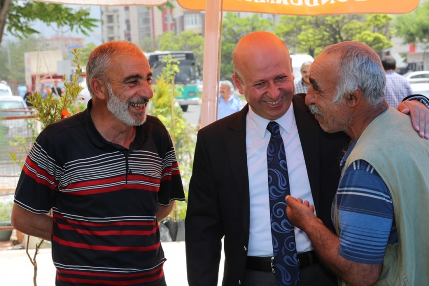 BAŞKAN ÇOLAKBAYRAKDAR ESNAFIN YANINDA, HALKIN İÇİNDE