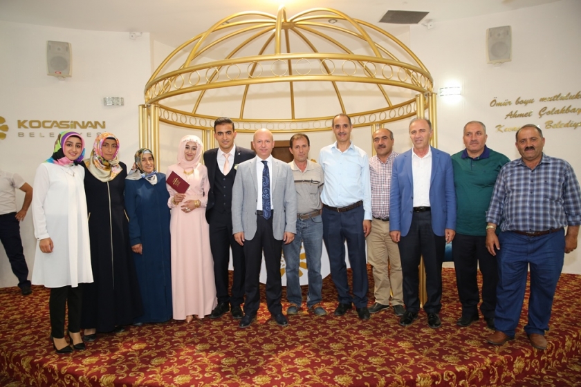 KOCASİNAN’DA BİR GÜNDE 41 ÇİFT MUTLU YUVALARIN TEMELİNİ ATTI