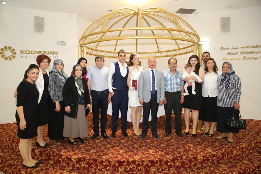 KOCASİNAN’DA BİR GÜNDE 41 ÇİFT MUTLU YUVALARIN TEMELİNİ ATTI