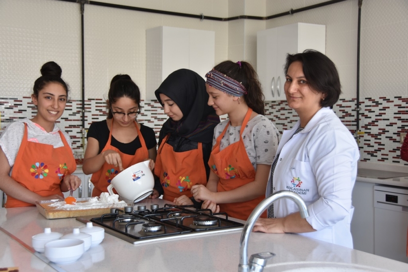 KOCASİNAN AKADEMİ YAZ KURSLARINA BÜYÜK İLGİ