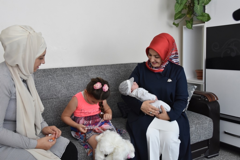 FATMA ÇOLAKBAYRAKDAR, KOCASİNAN’LI GÖNÜLLERİ FETHEDİYOR