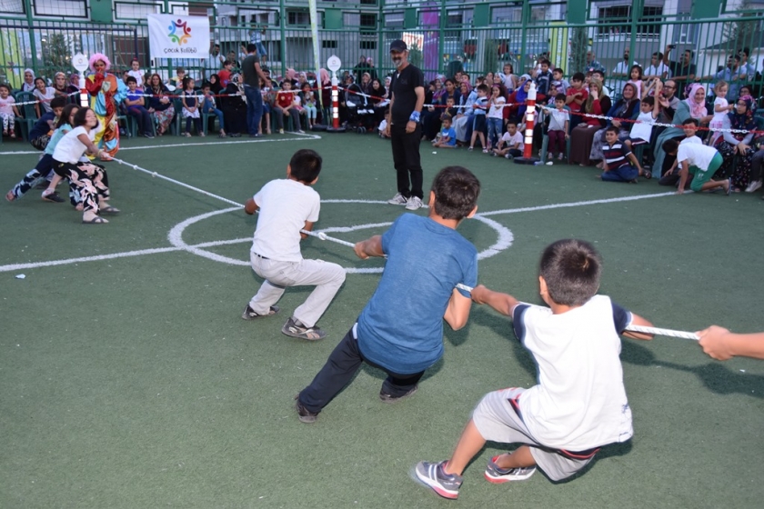 KOCASİNAN’IN SOKAK OYUNLARI ŞENLİĞİ ERKİLETLİ ÇOCUKLARI MUTLU ETTİ
