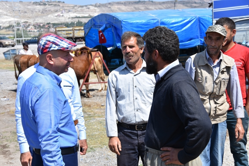 BAŞKAN ÇOLAKBAYRAKDAR, KURBAN KESİM YERLERİNDE