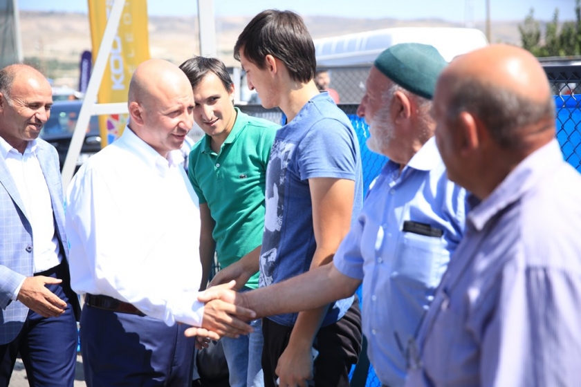 BAŞKAN ÇOLAKBAYRAKDAR OYMAAĞAÇDA VATANDAŞLARLA BAYRAMLAŞTI