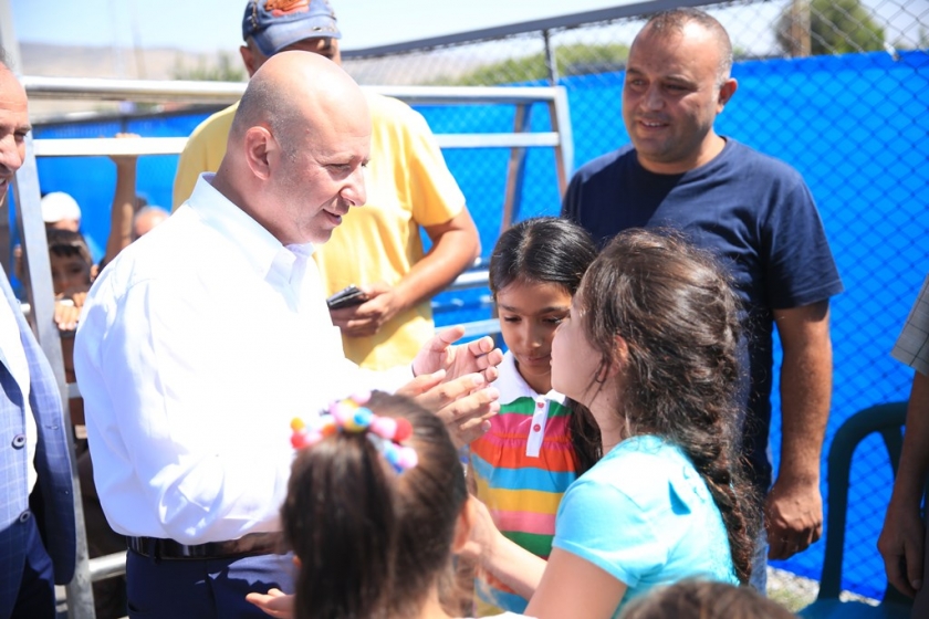 BAŞKAN ÇOLAKBAYRAKDAR OYMAAĞAÇDA VATANDAŞLARLA BAYRAMLAŞTI